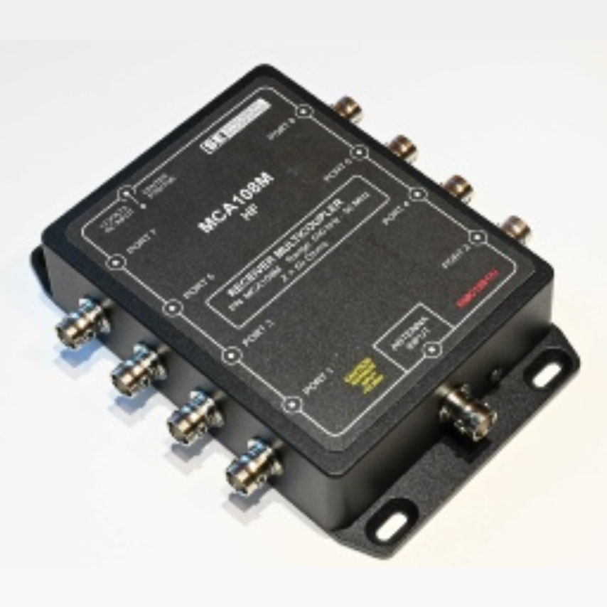 Multicoupler receiver 25MHz - 1GHz merk STRIDSBERG, tipe MCA208m