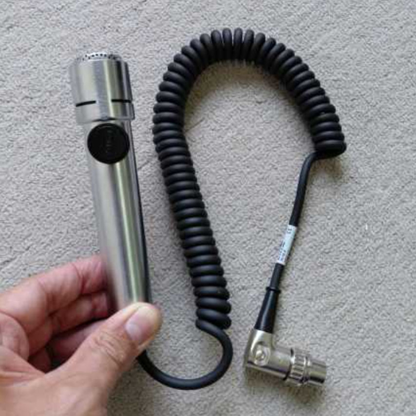 Microphone Peiker TM110 TF, untuk radio VHF airband portable merk BECKER dan DITTEL PEIKER / PEI TEL TM110 TF Hand Microphone
<br/>Dynamic hand microphone profesional dengan desain kokoh dan kualitas audio jernih untuk aplikasi komunikasi radio kendaraan, base station, dispatch, airport, railway, industri, hingga sistem komunikasi profesional lainnya. Mikrofon ini menggunakan kapsul dynamic unidirectional (cardioid) sehingga suara lebih fokus dan membantu mengurangi noise lingkungan sekitar.