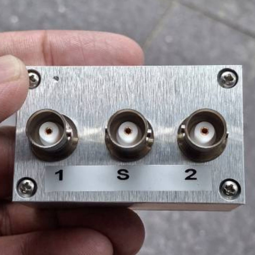 Splitter dan Combiner Frek 10 -1000MHz, Merk Mini Circuit Tipe ZSC-2-4
