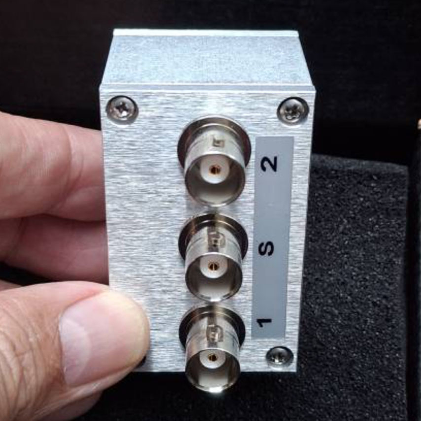 Splitter dan Combiner Frek 10 -1000MHz, Merk Mini Circuit Tipe ZSC-2-4